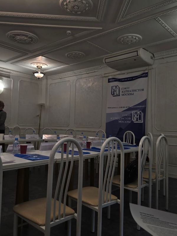 The hall before the round table