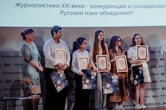 Participants with diplomas, photo 1 of 2
